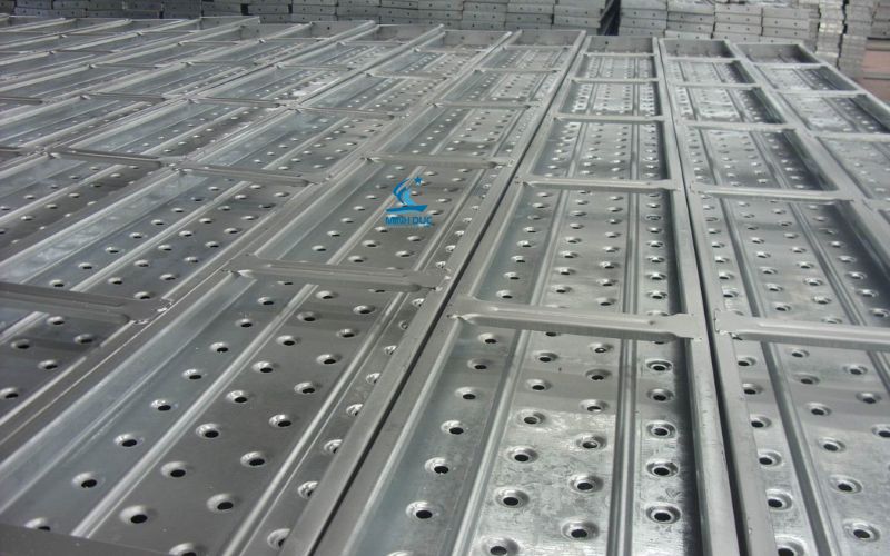 Tấm lót sàn mạ kẽm BS1139